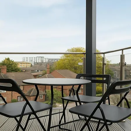 Modern Apartment In Colindale Edgware Exterior photo
