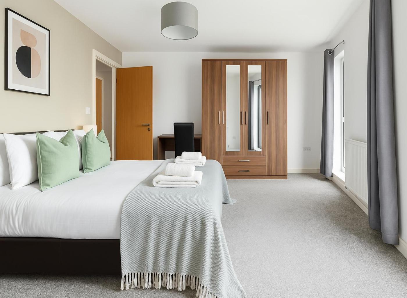 Апартаменты Modern In Colindale