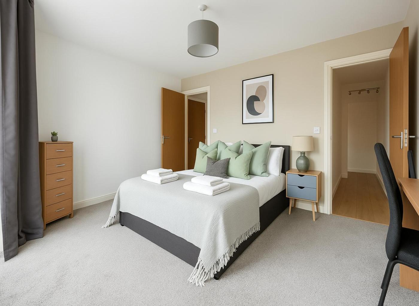 Modern In Colindale Апартаменты *